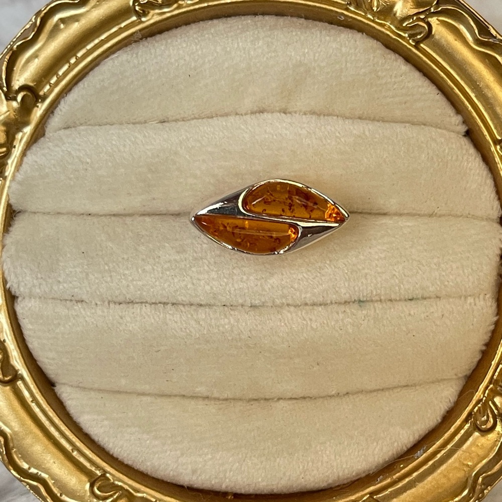 Unique bypass amber ring, sterling silver, size 8 - Picture 12 of 13